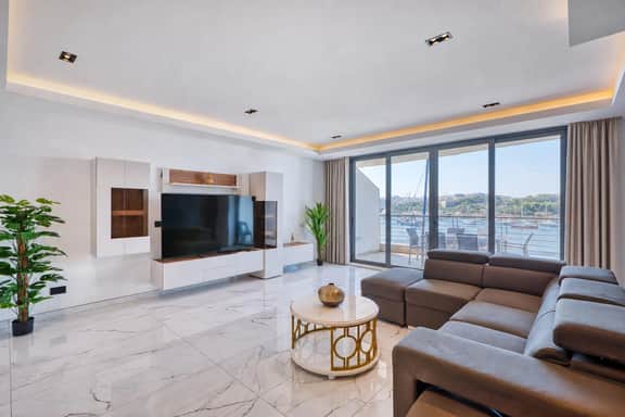 Bastion View Apt 5 - Image 3